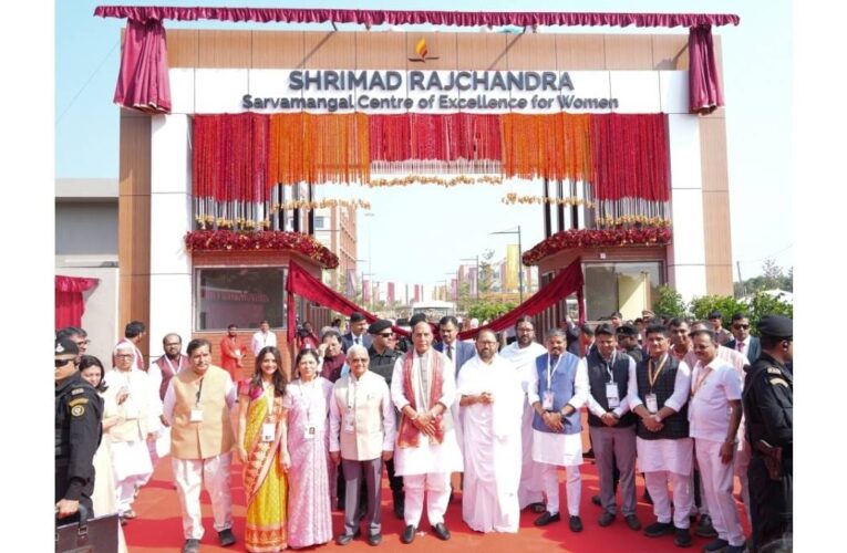 Hon’ble Defence Minister Shri Rajnath Singh Inaugurates Shrimad Rajchandra Sarvamangal Centre of Excellence for Women at Dharampur