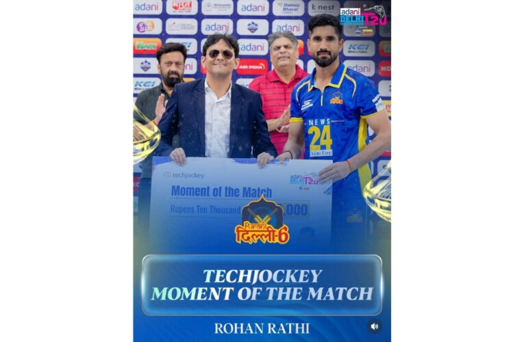 Techjockey CFO Akhilesh Nagpal Felicitates ‘Player of the Match’ at Delhi Premier League