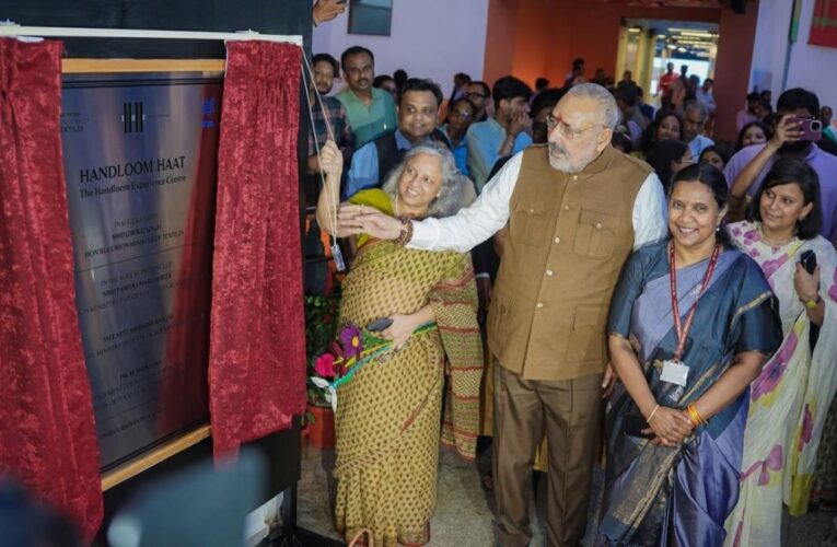 Giriraj Singh Inaugurates ‘Weave The Future 5.0’, Unveils Visvakarma Gallery at Re-envisioned Handloom Haat