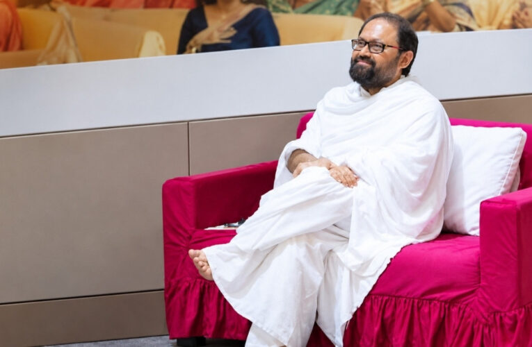 What Makes a Spiritual Guru in India Influential Beyond Religious Boundaries?